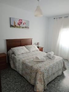 a bedroom with a bed with two towels on it at La casita del sillero in Jimena de la Frontera