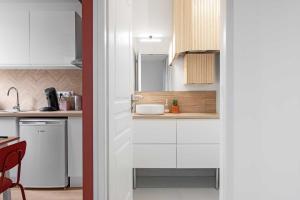 Kuchyň nebo kuchyňský kout v ubytování Agréable studio cosy entièrement rénové + 8 fotografií