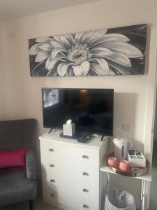 A television and/or entertainment centre at Beautiful Double Room