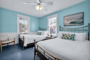 Fotografie z fotogalerie ubytování Splash Inn Lower Unit: Heated Pool & Walk to Beach v destinaci Tybee Island