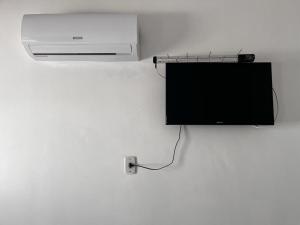 TV a/nebo společenská místnost v ubytování Pousada Marinha do Céu