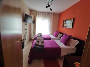 Postel nebo postele na pokoji v ubytování Apartamento en la playa de Oropesa + 37 fotografií