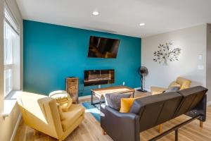 a living room with a blue wall at Ocean Shores Escape Less Than Half-Mi to Damon Point Beach in Ocean Shores