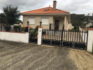 サンタマルタ・デ・オルティゲイラにあるCASA DEL PALMERAL EN ORTIGUEIRAのギャラリーの写真