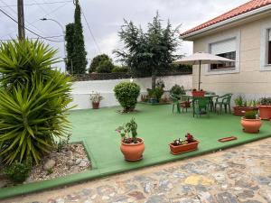 Κήπος έξω από το CASA DEL PALMERAL EN ORTIGUEIRA