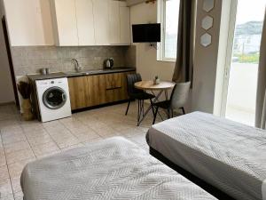 a kitchen with a washing machine in a room at Ilias Nest 3 in Kardamaina