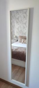 a mirror reflection of a bed in a bedroom at Casa acogedora Mar de Albariño con Piscina in Cambados