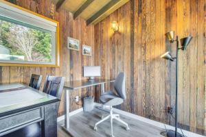 Φωτογραφία από το άλμπουμ του Ocean-View Oregon Coast Vacation Rental with Deck σε Gold Beach +22 φωτογραφίες