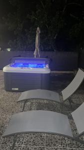 Bazén v ubytování Bungalow de charme nebo v jeho okolí