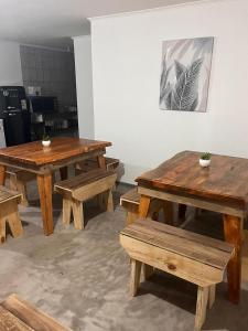 a group of wooden tables and benches in a room at Hostal Lodge Wine Colchagua in Nancagua