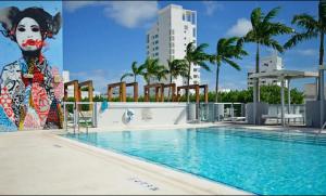 Bazén v ubytování myBoulan Miami Beach Convention Center nebo v jeho okolí