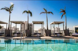 Bazén v ubytování myBoulan Miami Beach Convention Center nebo v jeho okolí
