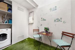 a laundry room with a table and a washing machine at La Casita de la Reina in Valencia