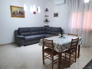 Χώρος καθιστικού στο Inifinity Karla House