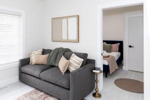 a living room with a couch and a bed at The Inn at Fulton in Sandusky