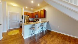 A kitchen or kitchenette at H4N Furnished Apartments Near Naval Station Norfolk