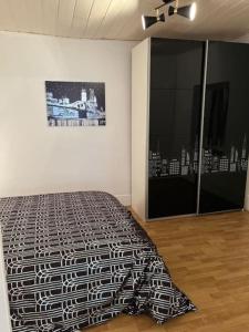 a bedroom with a bed and a painting on the wall at Joli Appartement centre Nevers in Nevers
