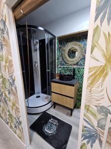 a bathroom with a shower and a toilet and a sink at El expreso del viajero in Granadilla de Abona