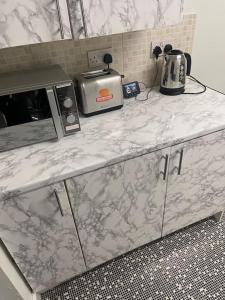 a marble counter top with a appliance on top of it at Modern 2 Bed in the heart of Maidstone in Kent