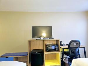 TV a/nebo společenská místnost v ubytování Days Inn by Wyndham Rolla
