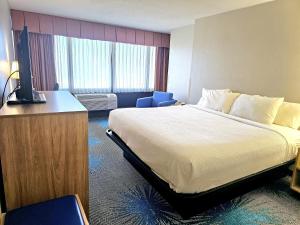 Postel nebo postele na pokoji v ubytování Days Inn by Wyndham Rolla + 26 fotografií