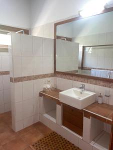 Koupelna v ubytování Absolute Beachfront, Paradise, 3BR Villa with Private Pool on 1200m2 of Tropical Land