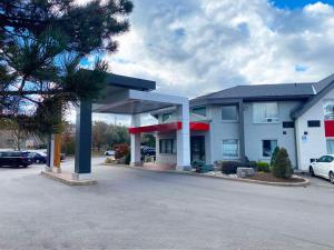a gas station in front of a building at Comfort Inn Hamilton/Stoney Creek in Hamilton