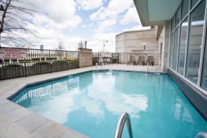 a swimming pool in front of a building at Drury Inn & Suites Columbus Grove City in Grove City