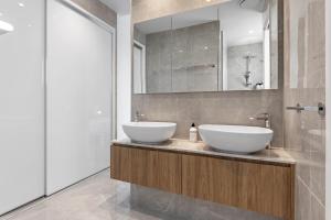 Ванная комната в Absolute Beachfront 3 Bedroom Penthouse Bokarina Sunshine Coast