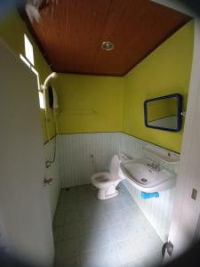 a bathroom with a toilet and a sink at Easy Life Bungalows in Haad Yao