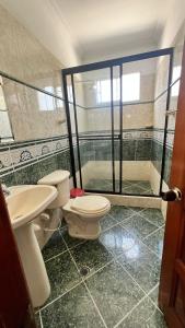 a bathroom with a toilet and a shower and a sink at LIVE APARTMENTS Cartagena in Cartagena de Indias
