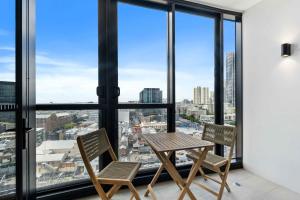 Balcone o terrazza di Modern 1BR Apt with Gym Pool & Wifi