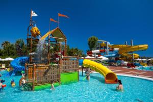 Bazén v ubytování Hotel Turan Prince - Ex Sentido Turan Prince nebo v jeho okolí