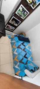 a pillow sitting on the floor next to a wall at POUSADA DO HOSTEL in Jacobina