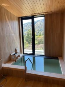 Der Swimmingpool an oder in der Nähe von Hakone Kowakien Hotel