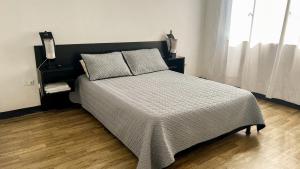 Postel nebo postele na pokoji v ubytování Apartamentos FM Loft 303
