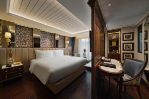Кровать или кровати в номере Peridot Gallery Classic Hotel