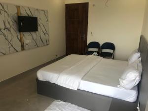 C T Heights Inn客房内的一张或多张床位