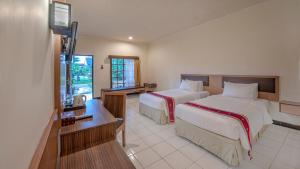 Postel nebo postele na pokoji v ubytování Lombok Garden Hotel