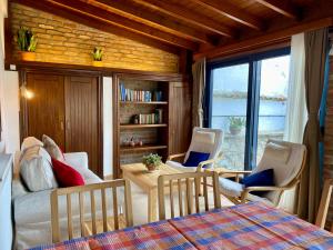 Ruang duduk di Goldsmith House