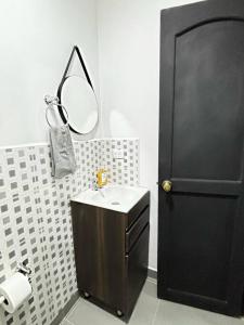 Koupelna v ubytování Acogedor apartaestudio con parking en Cartago
