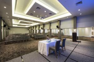 a banquet hall with a table and chairs in a room at Altin Yunus Hotel & SPA - Çeşme in Cesme