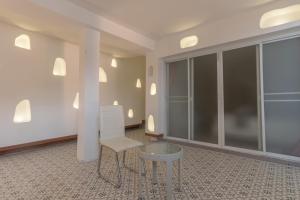 a waiting room with a chair and a table at Windy Inn Hotel Pattaya in Pattaya South