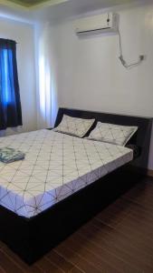 Llit o llits en una habitació de Bantayan , Santa Fe , Guest House, room for rent