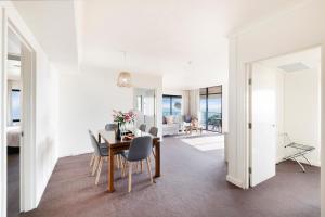 O zonă de relaxare la Oceanview Corner - Resort-like Living with Pool
