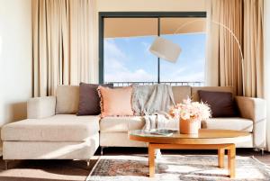 O zonă de relaxare la Oceanview Corner - Resort-like Living with Pool