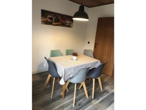 a dining room with a table and chairs at Holiday home Am Beulskopf in Hemmelzen