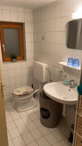 A bathroom at Ferienwohnung Dornau