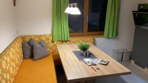A kitchen or kitchenette at Ferienwohnung Dornau