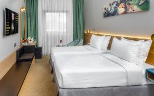 Postel nebo postele na pokoji v ubytování M Hotel Al Dana Makkah by Millennium